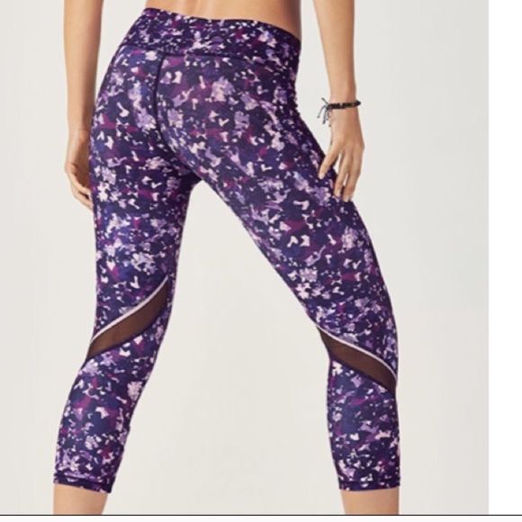 NWT Fabletics Debbie Reflective Capri - Picture 2 of 6